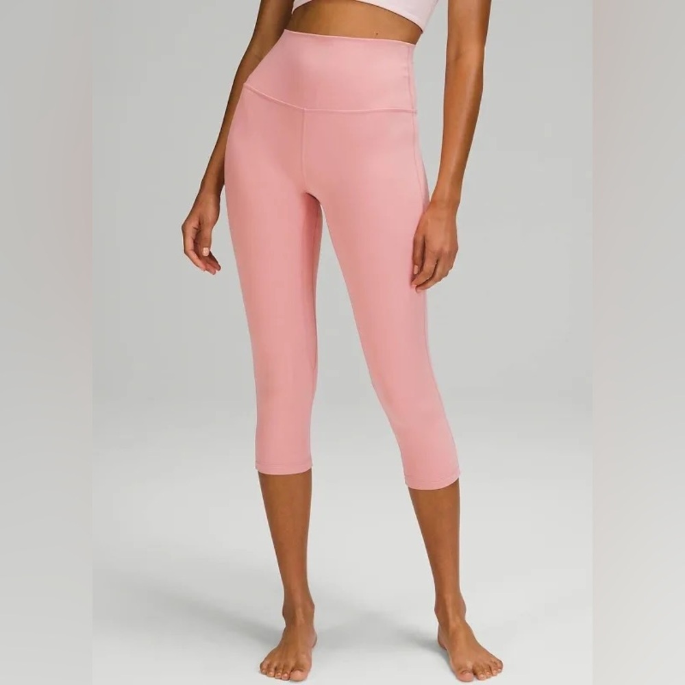 LULULEMON ALIGN™ CROP *21"
Pink Puff
Size 8
